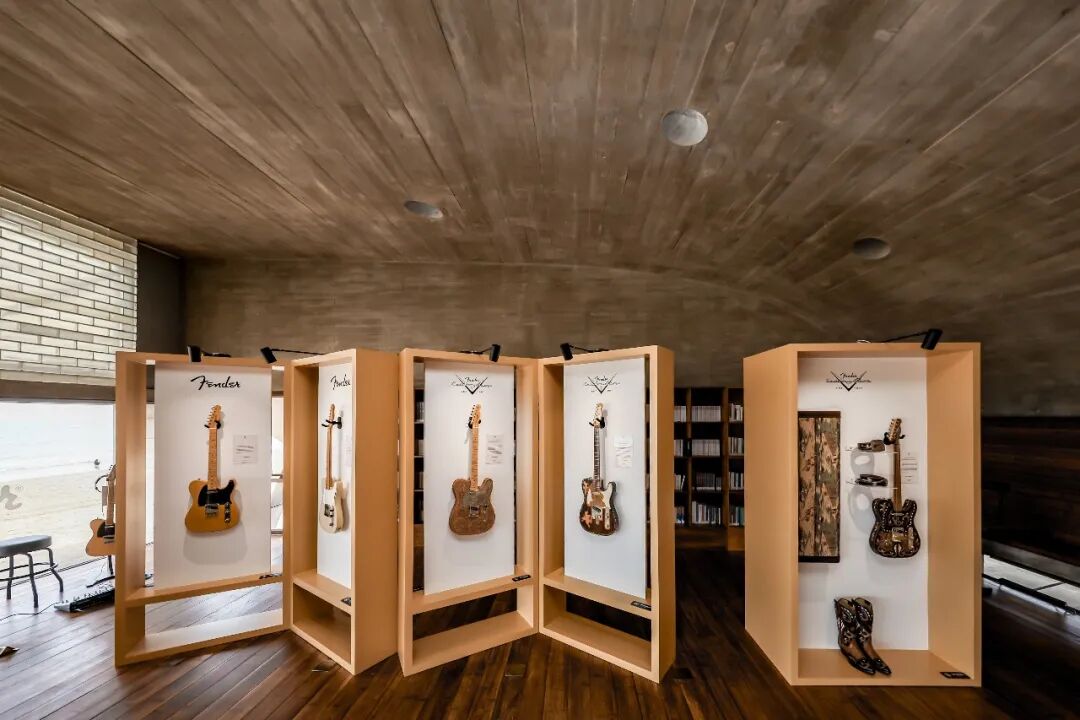 The rare-instrument exhibition at the Lonely Library