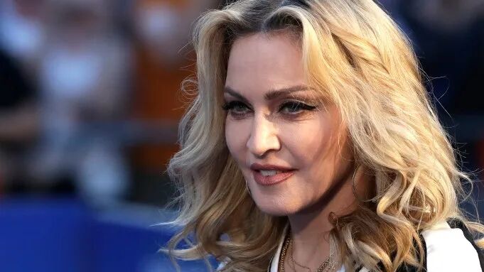 Reporting on the Blond Ambition script era